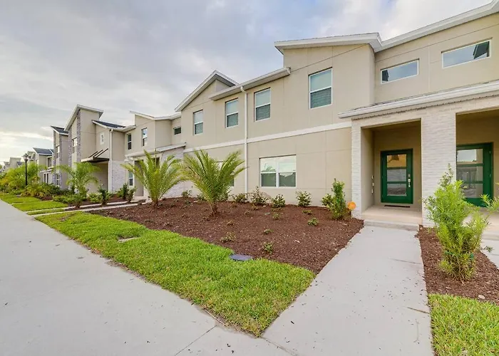 Newly Listed Townhouse Storey Lake, Free Waterpark