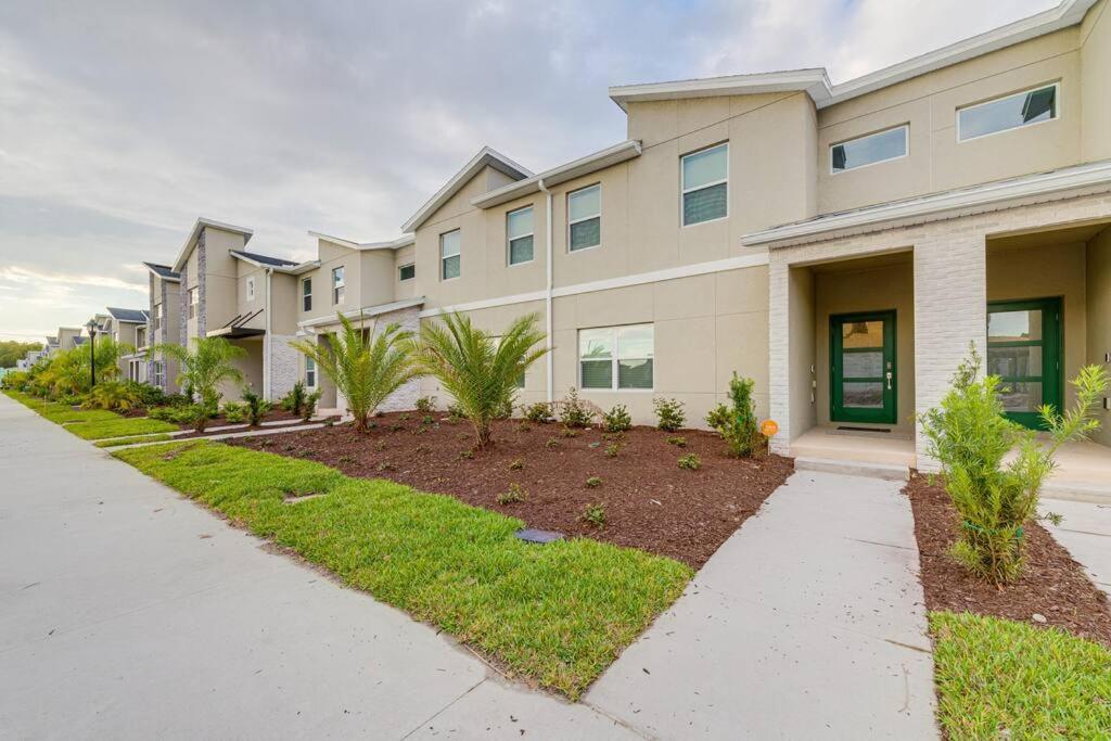 Newly Listed Townhouse Storey Lake, Free Waterpark Kissimmee