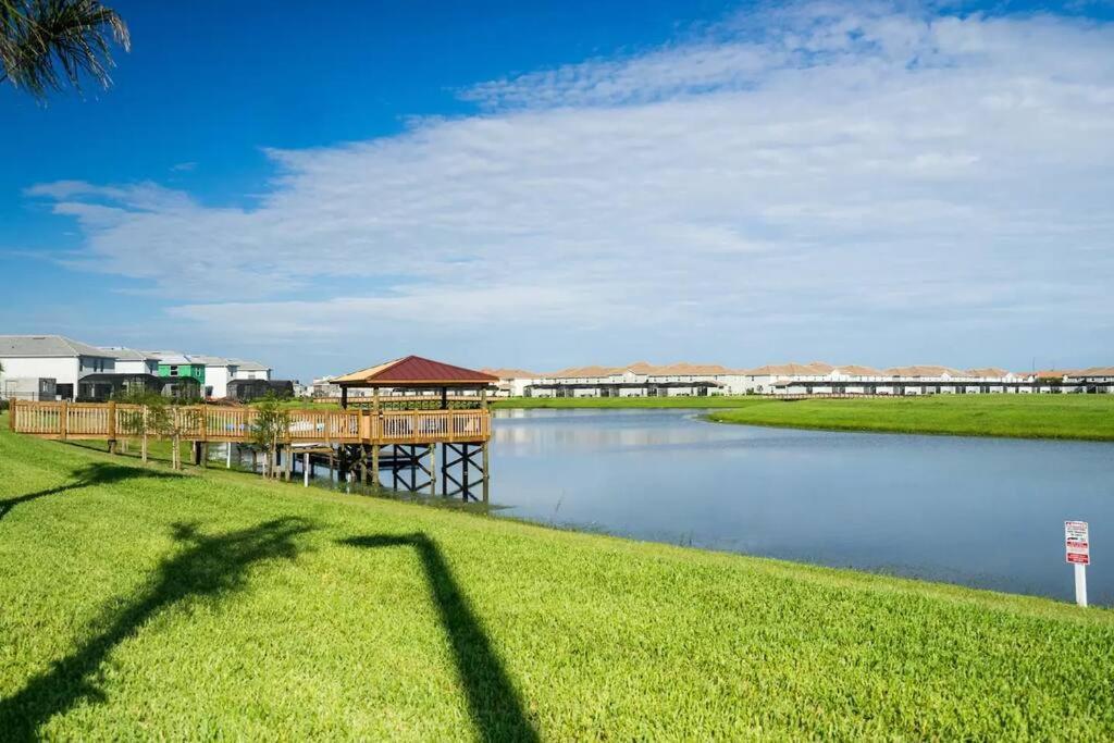 Newly Listed Townhouse Storey Lake, Free Waterpark Kissimmee