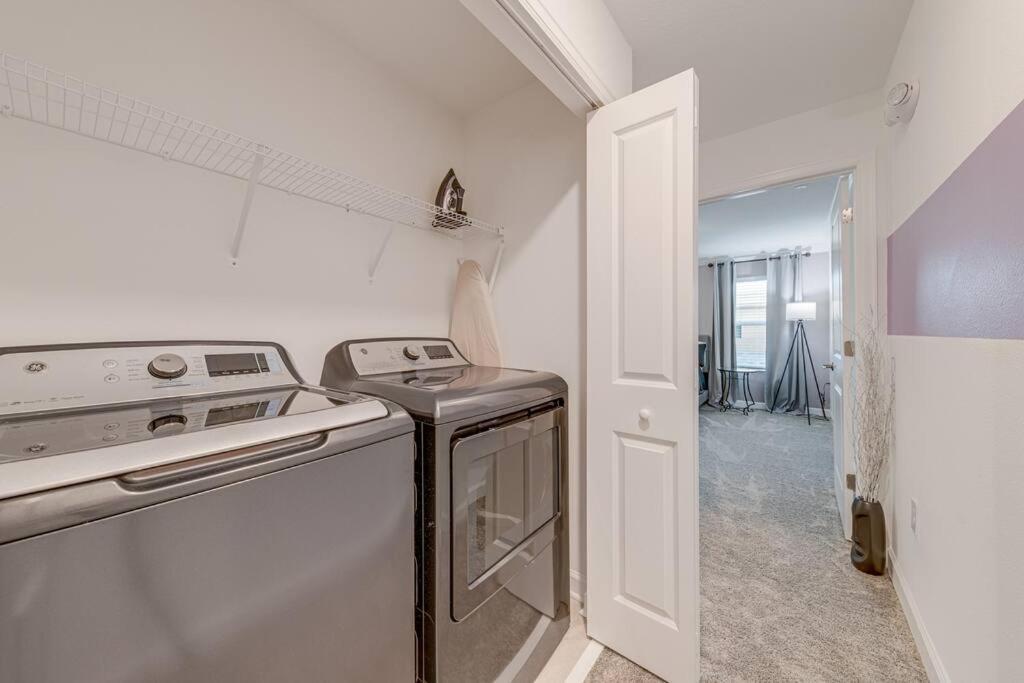 Newly Listed Townhouse Storey Lake, Free Waterpark *