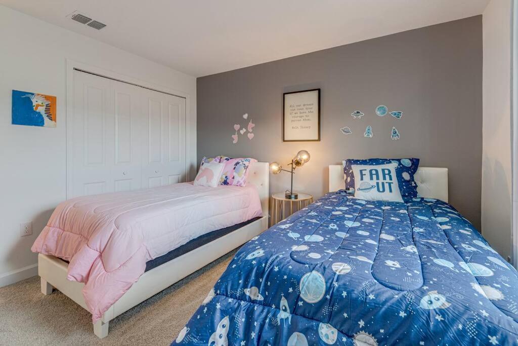Hébergement de vacances Newly Listed Townhouse Storey Lake, Free Waterpark *