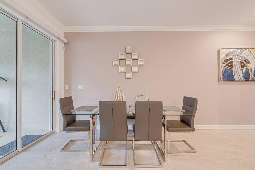 Newly Listed Townhouse Storey Lake, Free Waterpark * Kissimmee