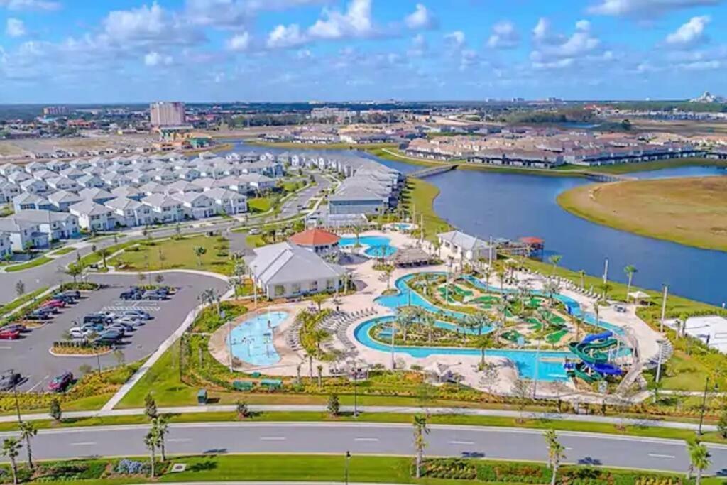 Hébergement de vacances Newly Listed Townhouse Storey Lake, Free Waterpark *